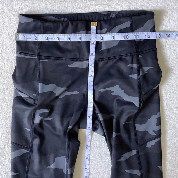 Athleta Camo Contender 7/8 Tight Woman’s Size XS Black & Grey Zip Pockets - Picture 12 of 14